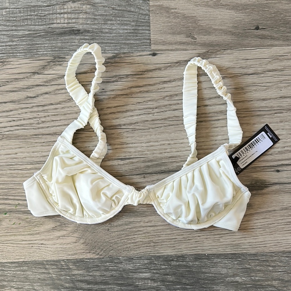 Pretty little thing NWT underwired ruched bikini top cream womens size 4